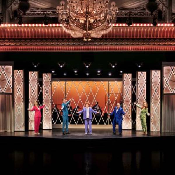 Tivoli_revy_2024_lowress_02